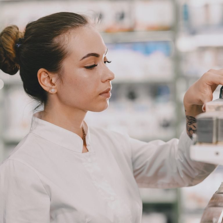 Who is the best cosmetic manufacturer in India?