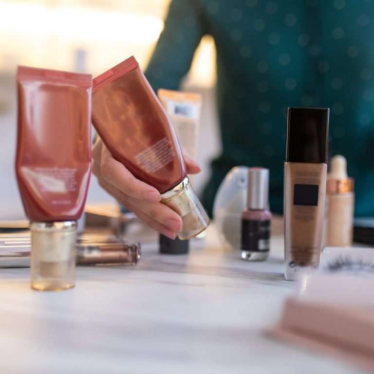How Does Third-Party Cosmetic Manufacturing Work?